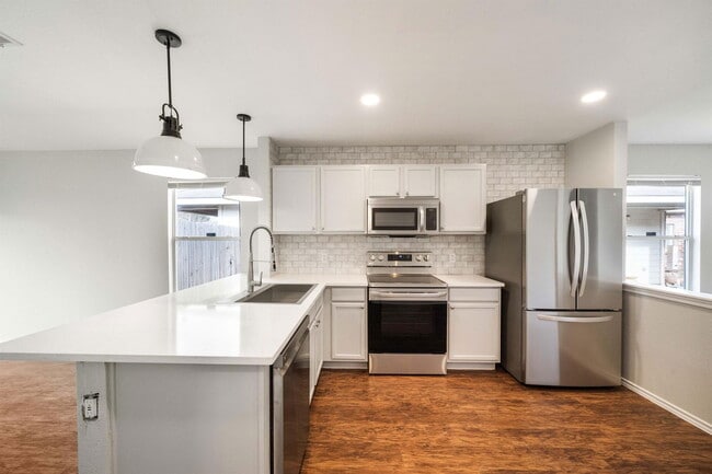 Building Photo - 3002 Crownover St