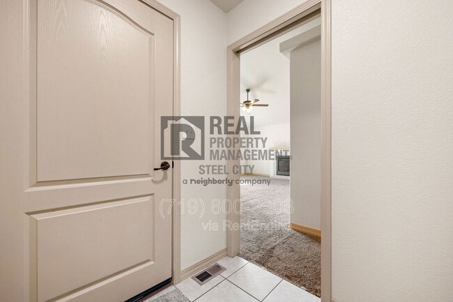 Building Photo - 21 Arrowsmith Dr