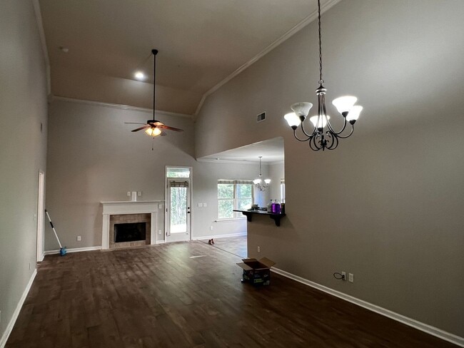 Building Photo - Fultondale/ Chapel Hill Sub-Division 4 BR / 2 Barhrooms / 2 car Garage