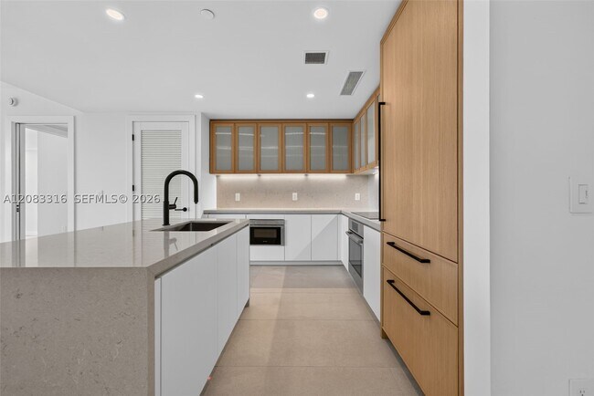 Building Photo - 2200 Brickell Ave