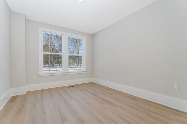 Building Photo - 175 Jasmine Dr