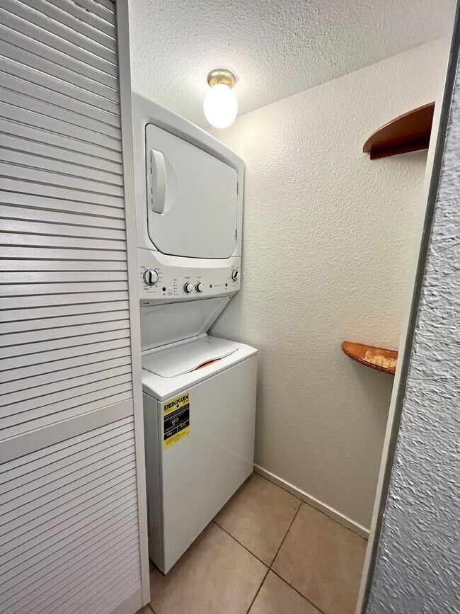 Building Photo - 4964 Newport Cove Dr