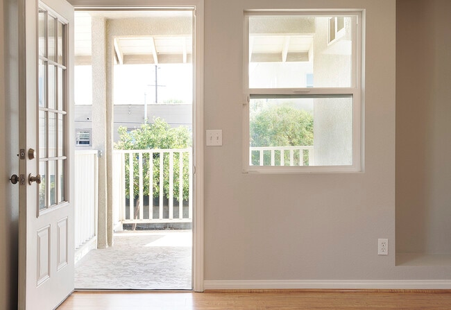 Building Photo - 340 N La Fayette Park Pl