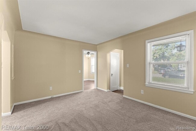 Building Photo - 3339 Lincoln St