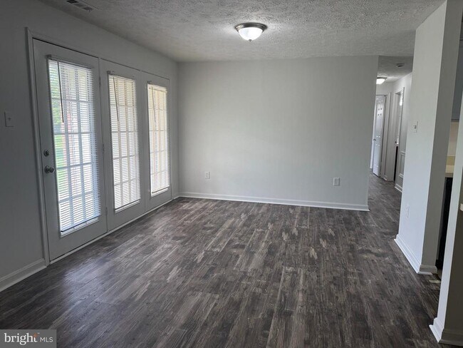 Building Photo - 2125 Wainwright Ct