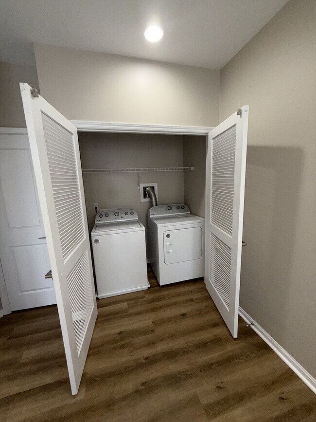 Building Photo - 222 Town Center Dr