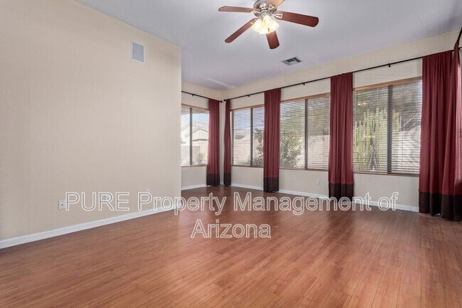 Building Photo - 737 S Sycamore Pl