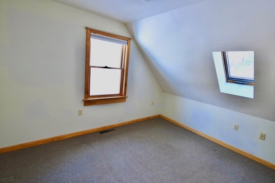 Building Photo - 321 Christian Hill Rd