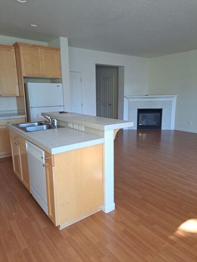 Building Photo - Great 3 bedroom - King City Pet friendly h...