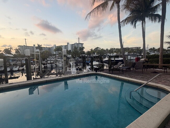 Building Photo - 861 SE 22nd Ave