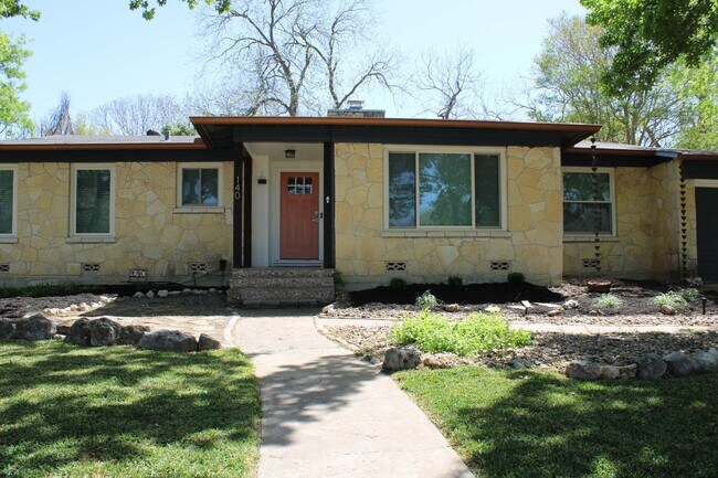 Building Photo - 2-BEDROOM IN TERRELL HILLS