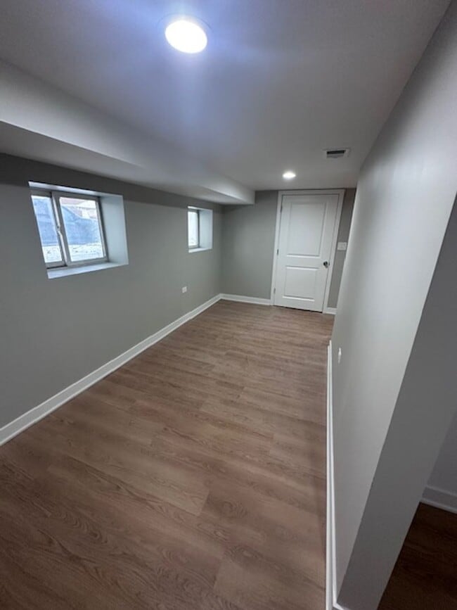 Building Photo - Clearing single family for rent