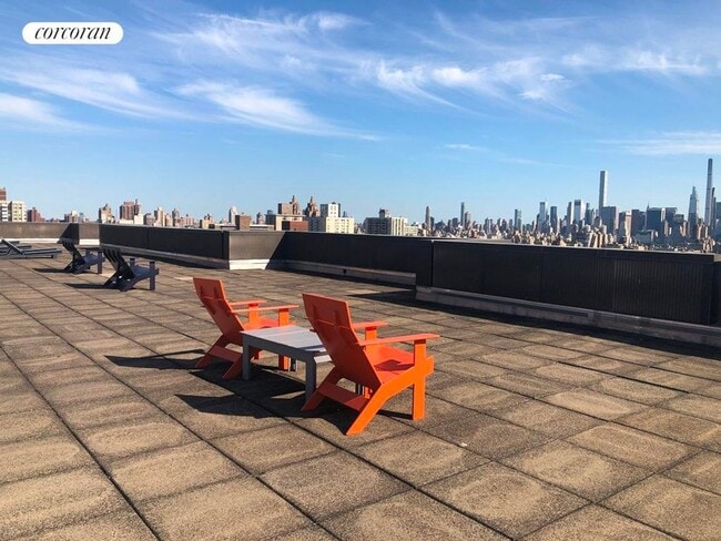 Building Photo - 275 W 96th St