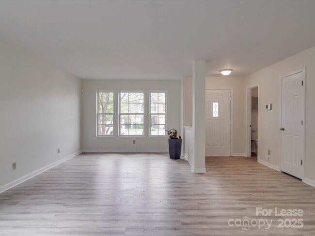 Building Photo - 3227 Deshler Morris Ln