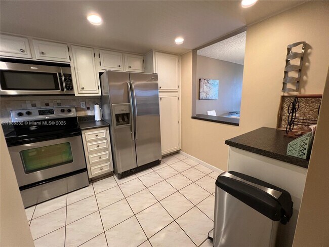 Building Photo - 3150 W Rolling Hills Cir
