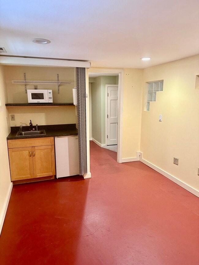 Building Photo - Charming 3bed/2bath House!