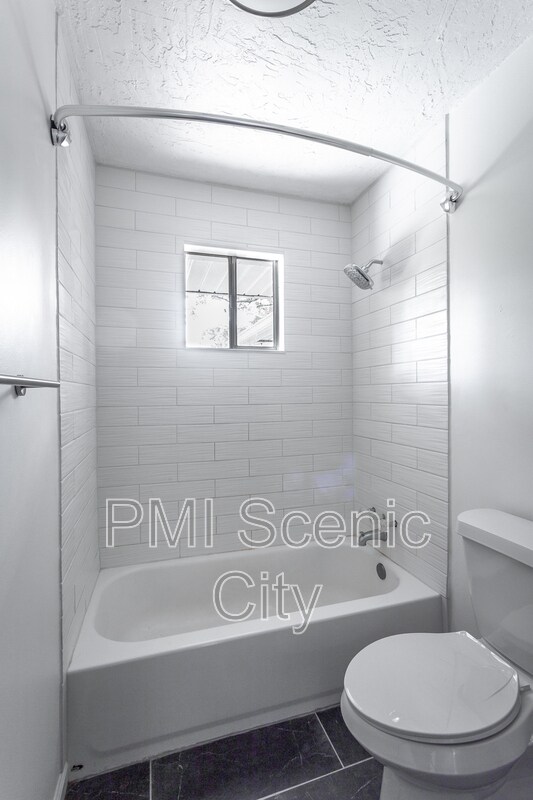 Building Photo - 2508 Woodfin Ave