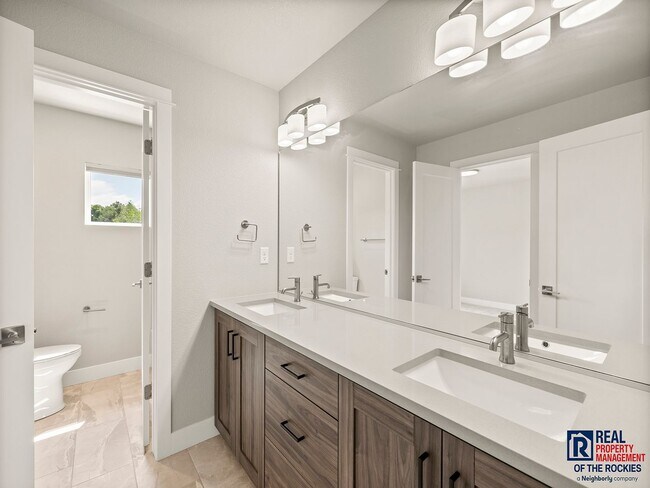 Building Photo - Spacious 3-Bedroom Townhome with Finished ...