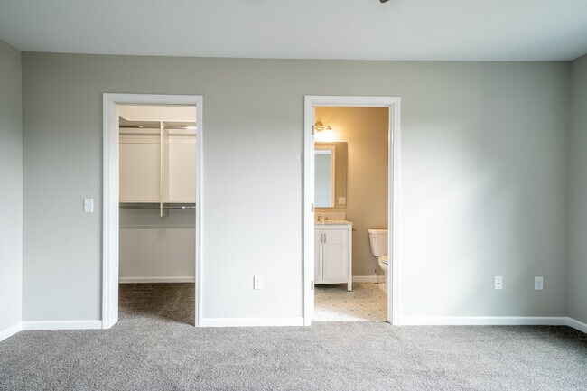 Building Photo - 10051 Bluffs Cor