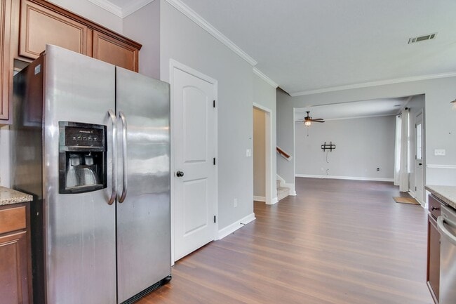 Building Photo - Beautiful 4 Bedroom in Great Neighborhood!