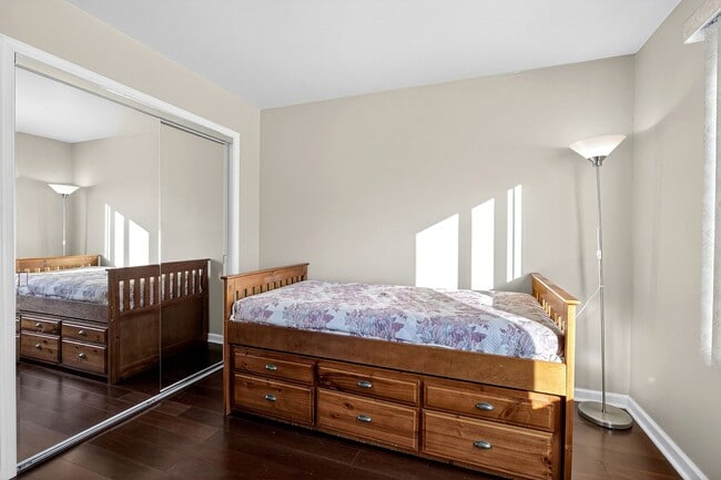 Building Photo - Creekside 1st floor unit Showing Saturday 2/7 10am-10:15am