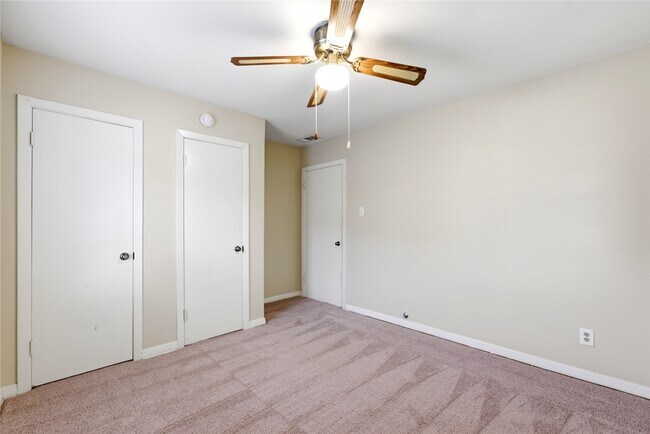 Building Photo - 8406 Highcrest Dr