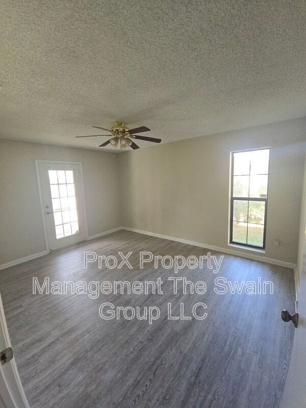 Building Photo - 1398 Lucerne Loop Rd NE