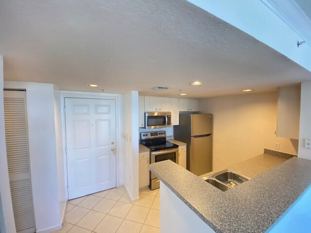 Building Photo - 1801 N Flagler Dr