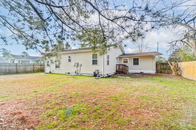 Building Photo - 328 Crisfield Rd