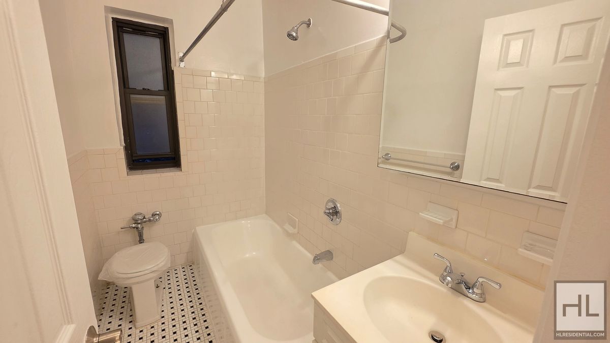 Building Photo - Spacious First-Floor Studio with Separate Alcove in Gramercy