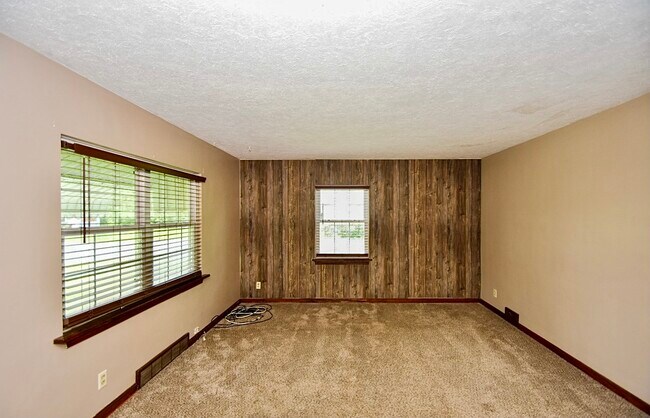 Building Photo - 1608 S Freedom Ave