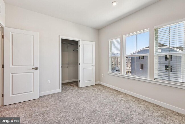 Building Photo - 9389 Edenderry Dr