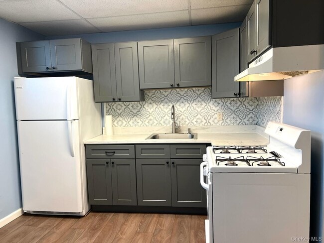 Building Photo - 39 Chapman Pl