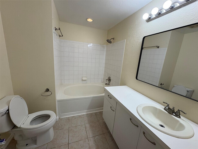 Building Photo - 7835 Dixie Beach Cir