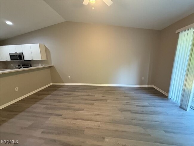 Building Photo - 2415 Herb Ave S