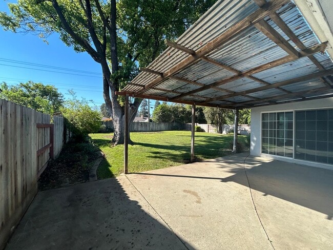 Building Photo - 670 Northwood Dr