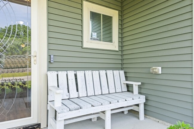 Building Photo - 401 Hope Ct