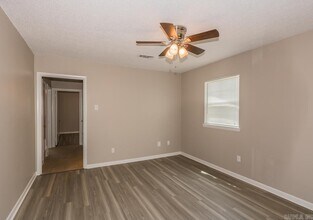 Building Photo - 1576 Skyline Dr