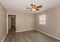 Building Photo - 1576 Skyline Dr