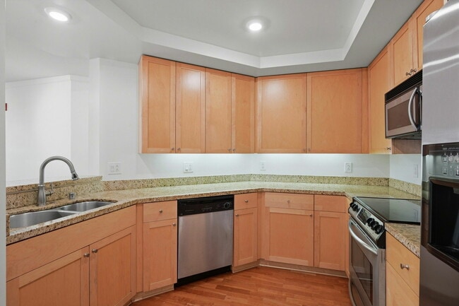 Building Photo - 2001 McAllister St