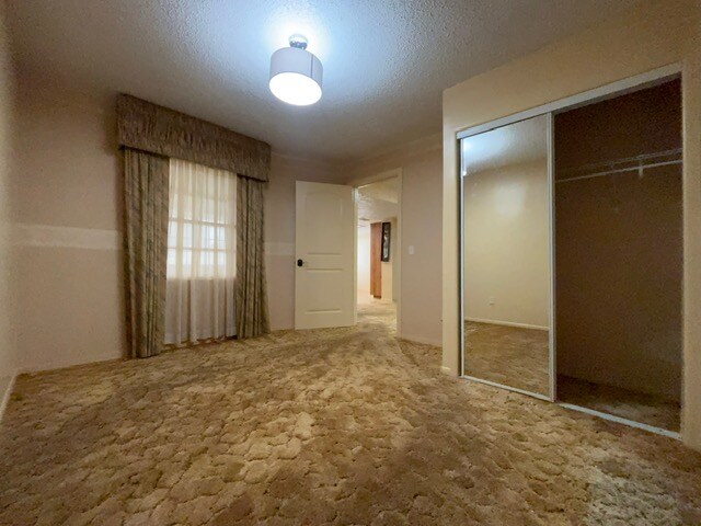 Building Photo - 7632 Lake Forest Cir