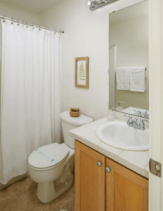 Building Photo - 2-Bedroom Beaverton Condo with Private En-Suite Bathrooms, Open Floor Plan, Private Balcony & Att...