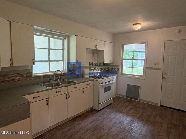 Building Photo - 3 bed/2 bath Home in 39212 Jackson!