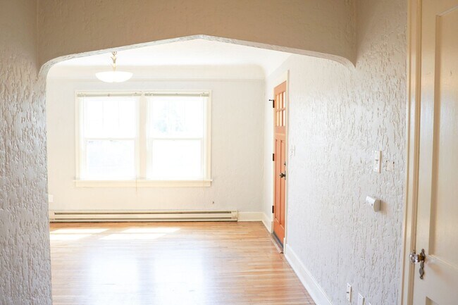 Building Photo - Cottage Cutie in John's Landing: HWs, Big ...