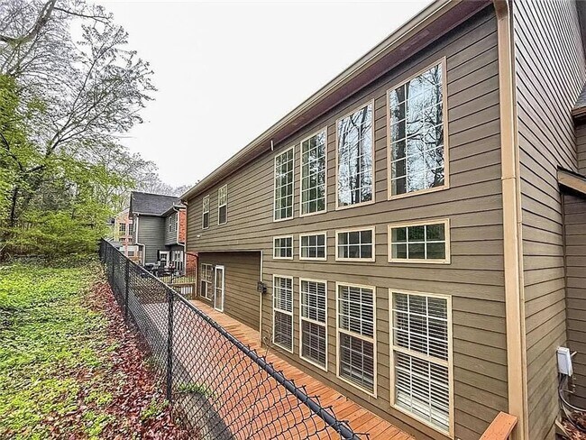 Building Photo - Spacious 4BR House in Decatur