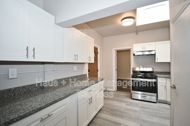 Building Photo - 933 4th Ave