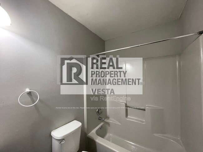 Building Photo - 307 Fox Tail Dr