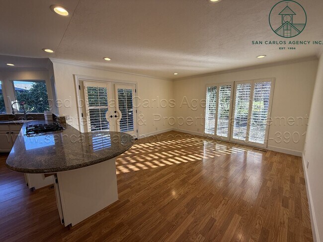 Building Photo - 7042 Valley Greens Cir