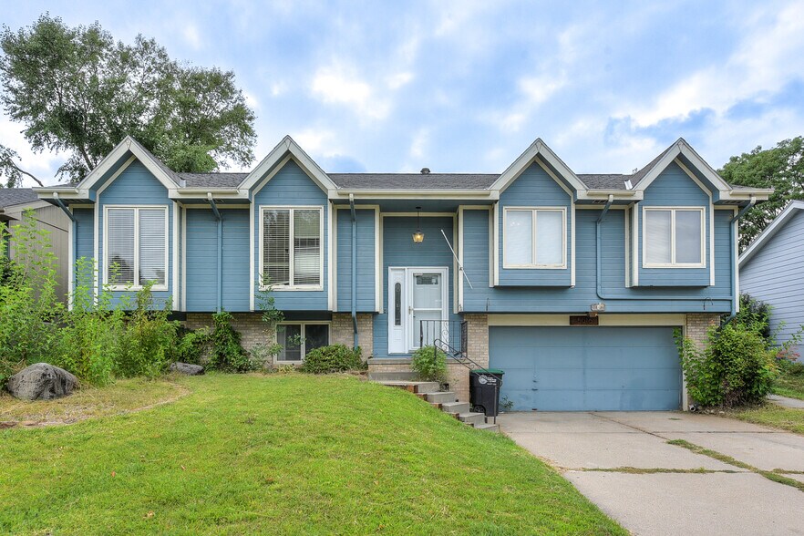 Building Photo - 5016 S 164th St