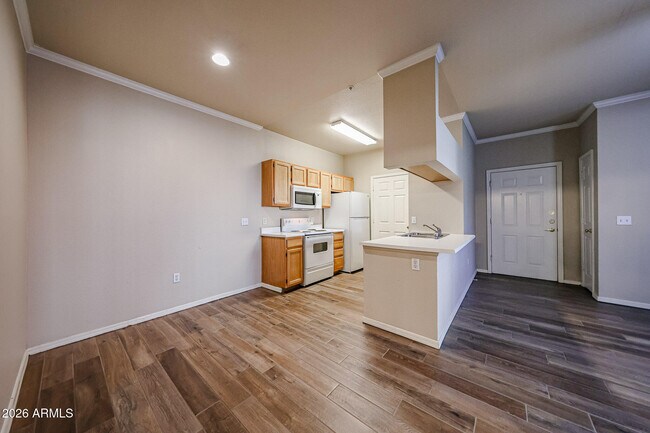 Building Photo - 5401 E Van Buren St